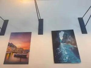 Cuadros de decoración de Capri con atardecer en el puerto y el farallón de la Gruta Azul.