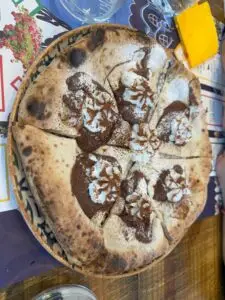 Pizza de postre de Nutella y nata montada de Capri Blu, San Juan Playa.